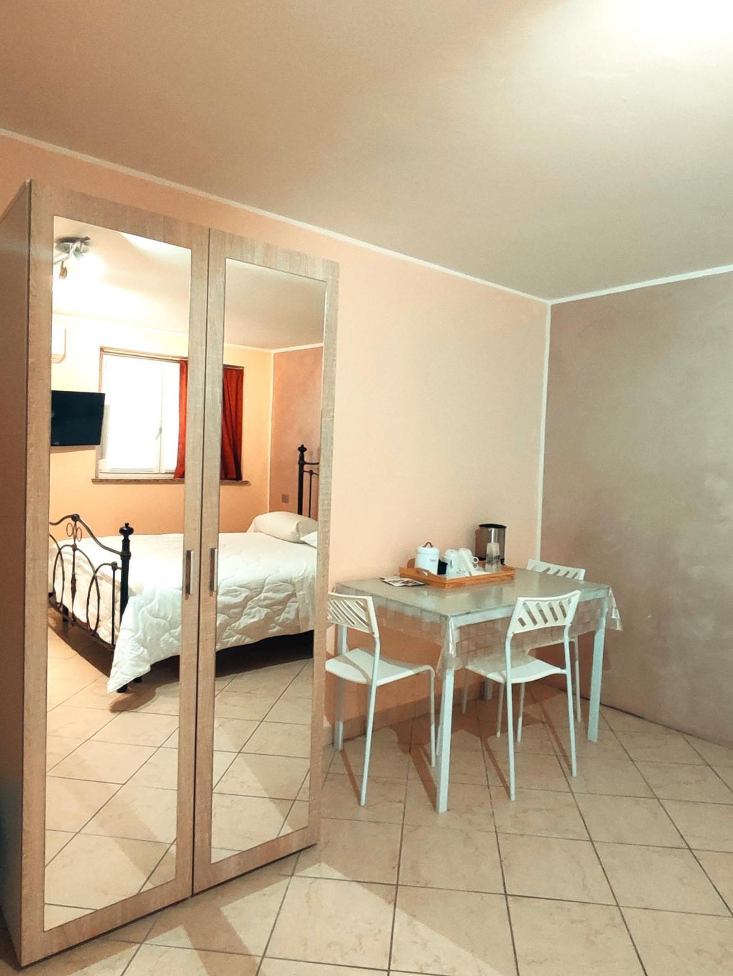 Villa Ormeni Cardano Al Campo Δωμάτιο φωτογραφία